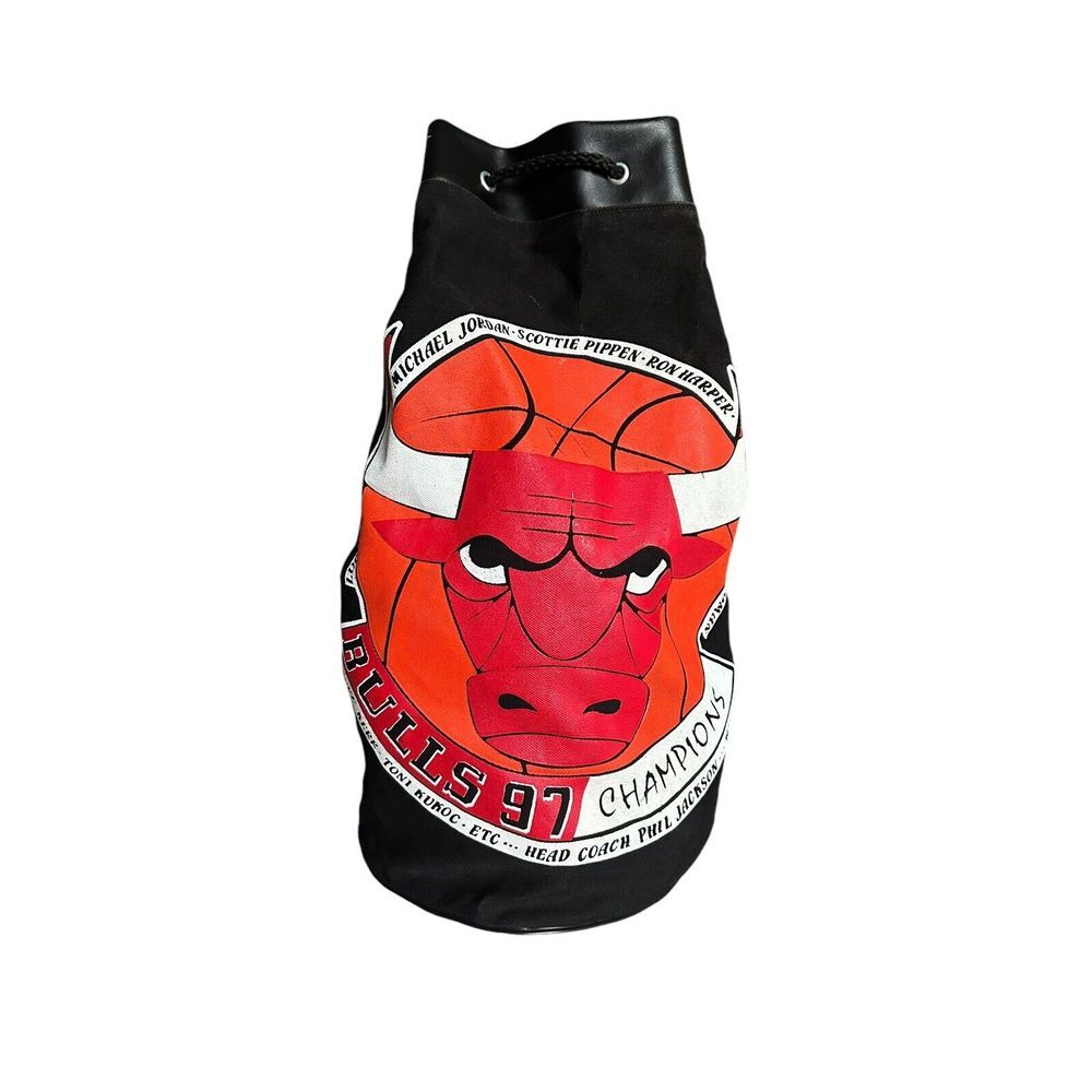 VINTAGE CHICAGO BULLS WORLD CHAMPIONS DRAW STRING BLACK BAG‎ 1997